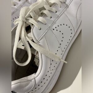 NIKE women’s  classic ultra 725111-102 size 8